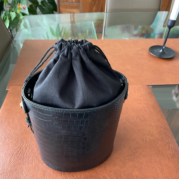 Vegan leather bucket bag - Picture 7 of 15
